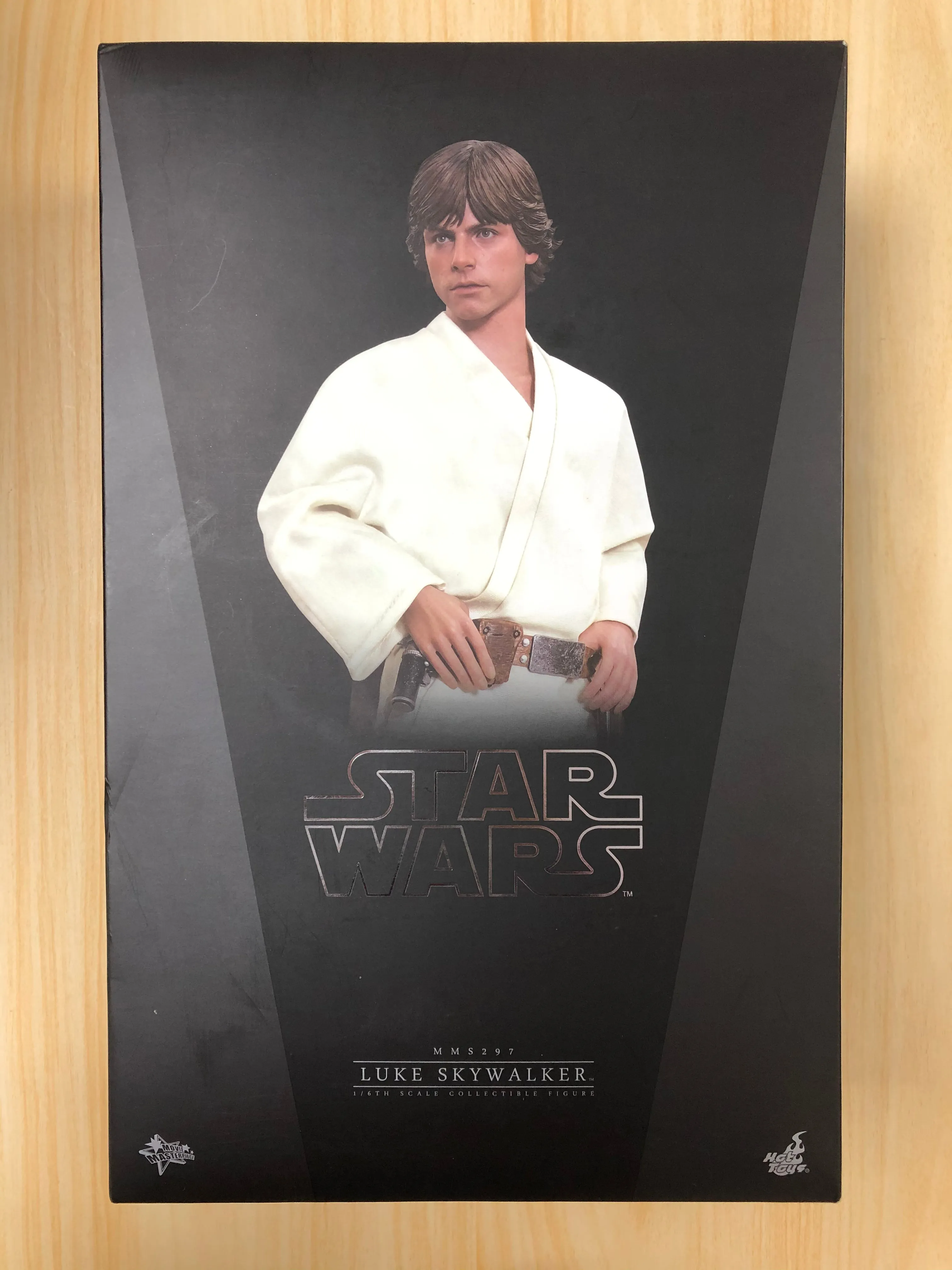 Hottoys Hot Toys 1/6 Scale MMS297 MMS 297 Star Wars Episode IV A New Hope - Luke Skywalker (Normal Edition) Action Figure USED