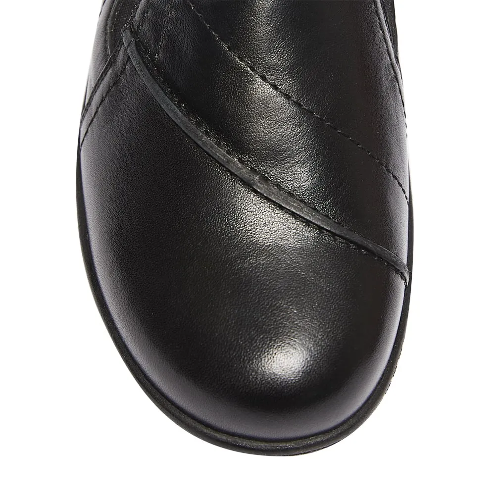 Latrobe Loafer in Black Leather