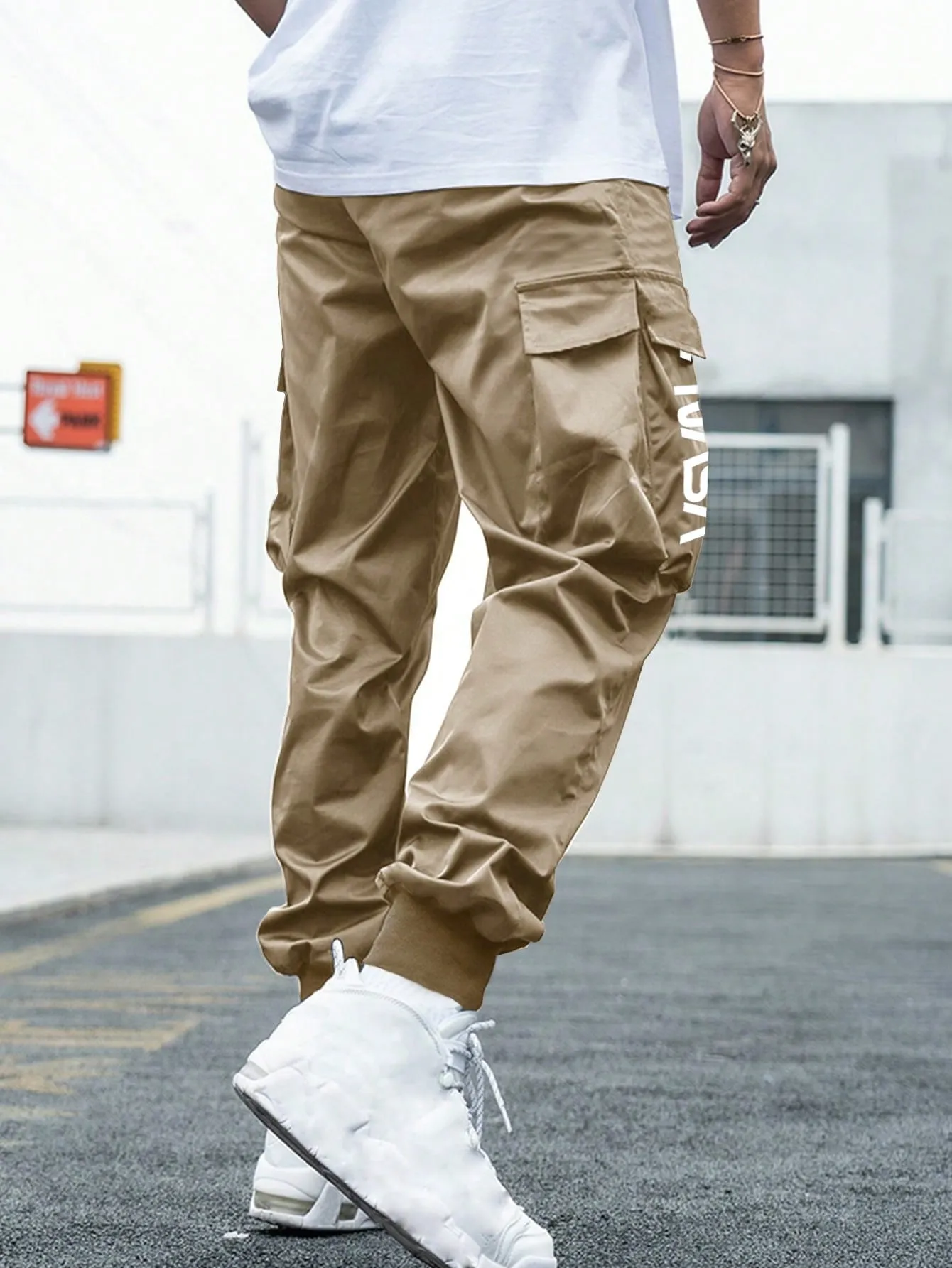 Men's Letter Print Cargo Pants With Multiple Pockets