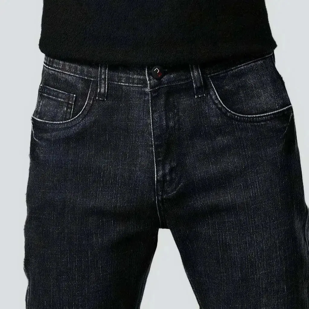 Narrowing men's dark jeans