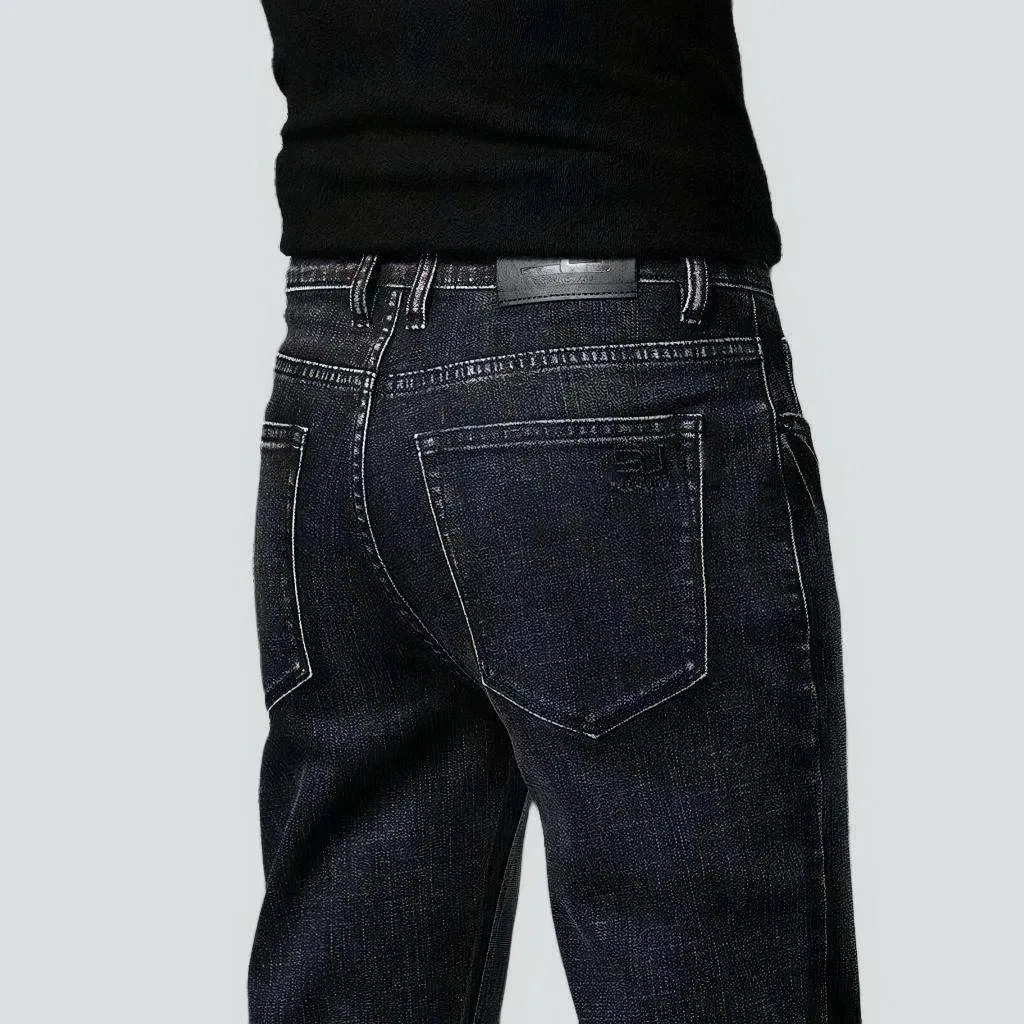 Narrowing men's dark jeans