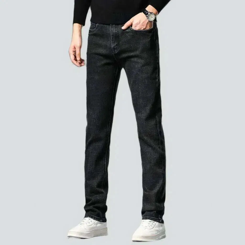 Narrowing men's dark jeans