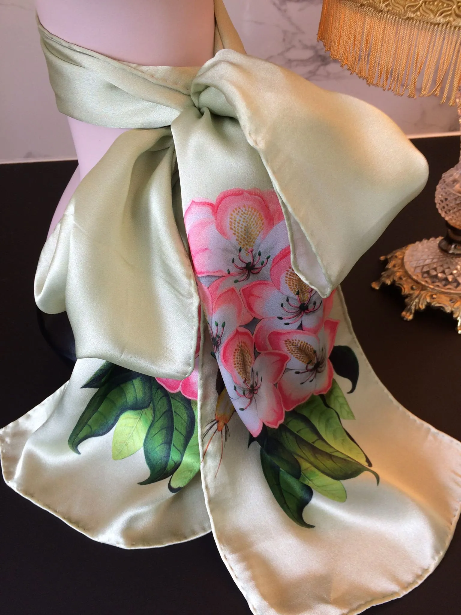 Silk scarf, Libre