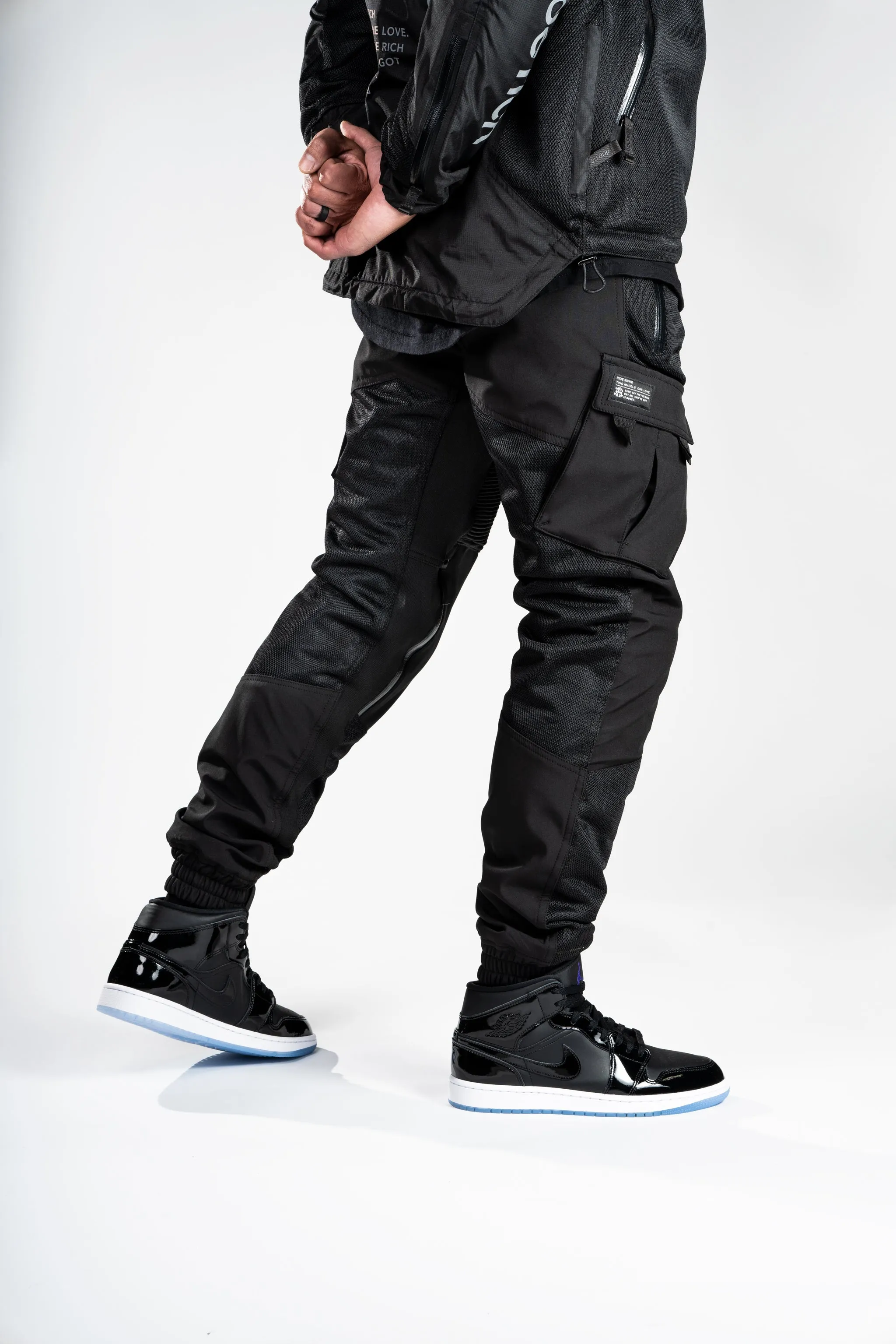 Unit 16™ V2.Flow™ Mesh Armoured Cargo Joggers {Black}