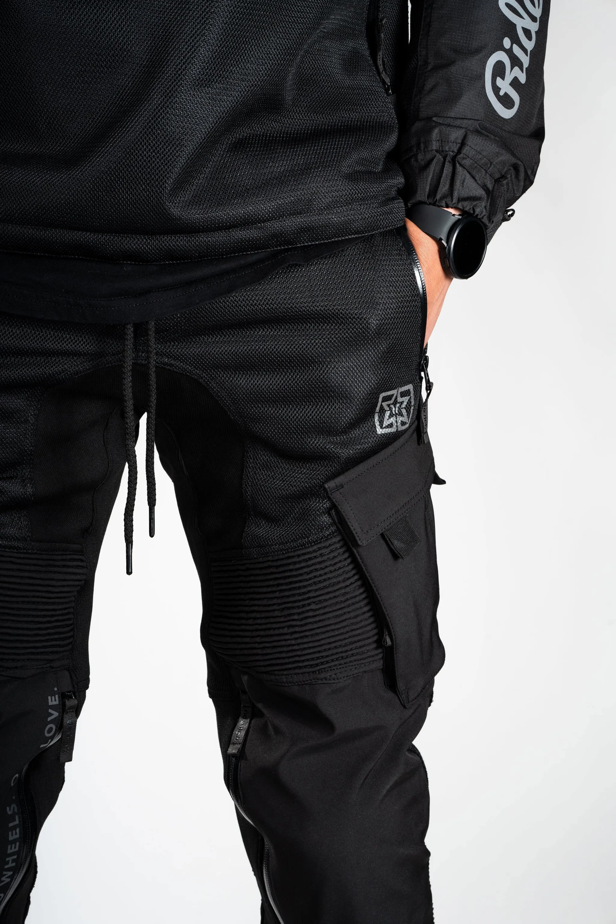 Unit 16™ V2.Flow™ Mesh Armoured Cargo Joggers {Black}