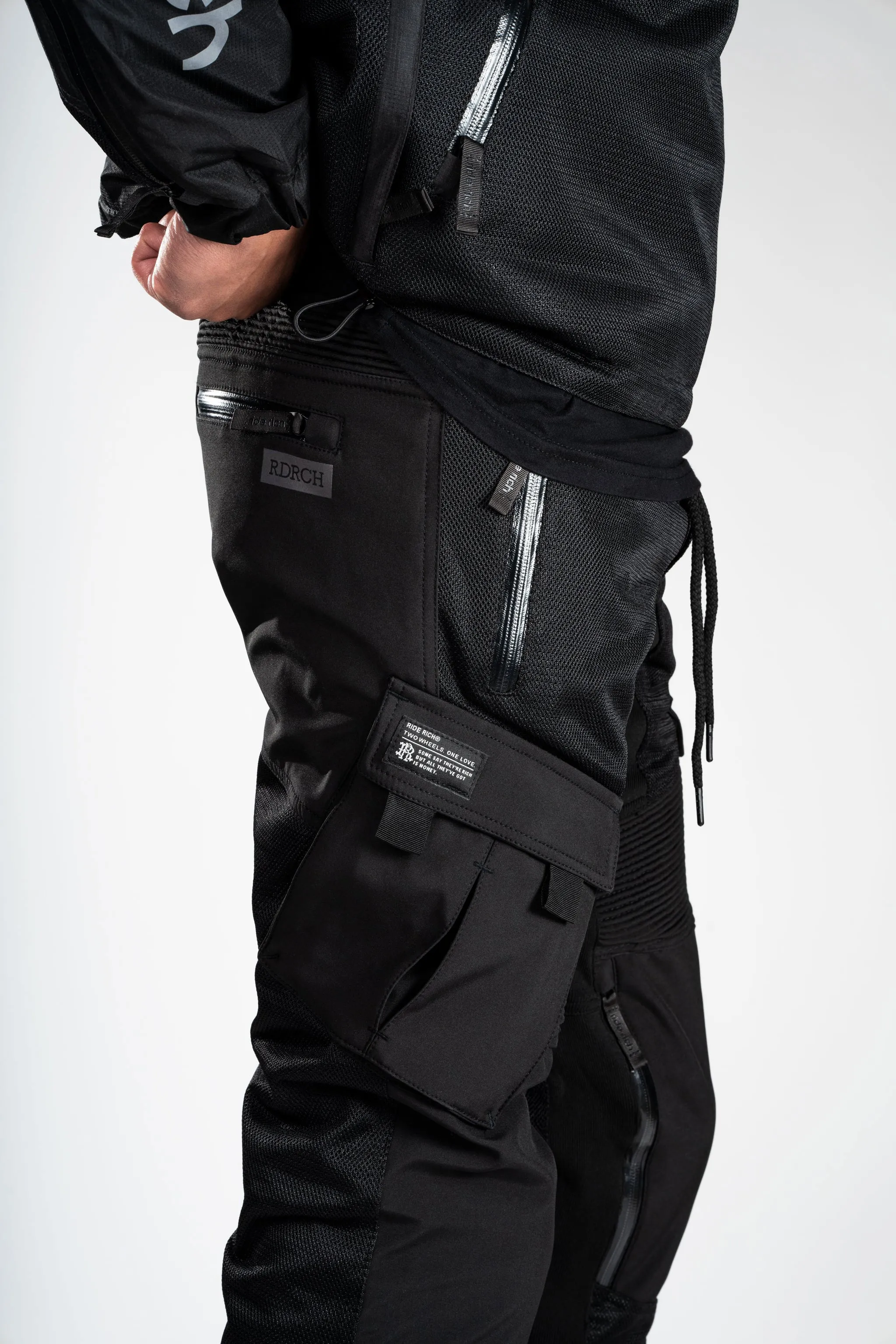 Unit 16™ V2.Flow™ Mesh Armoured Cargo Joggers {Black}