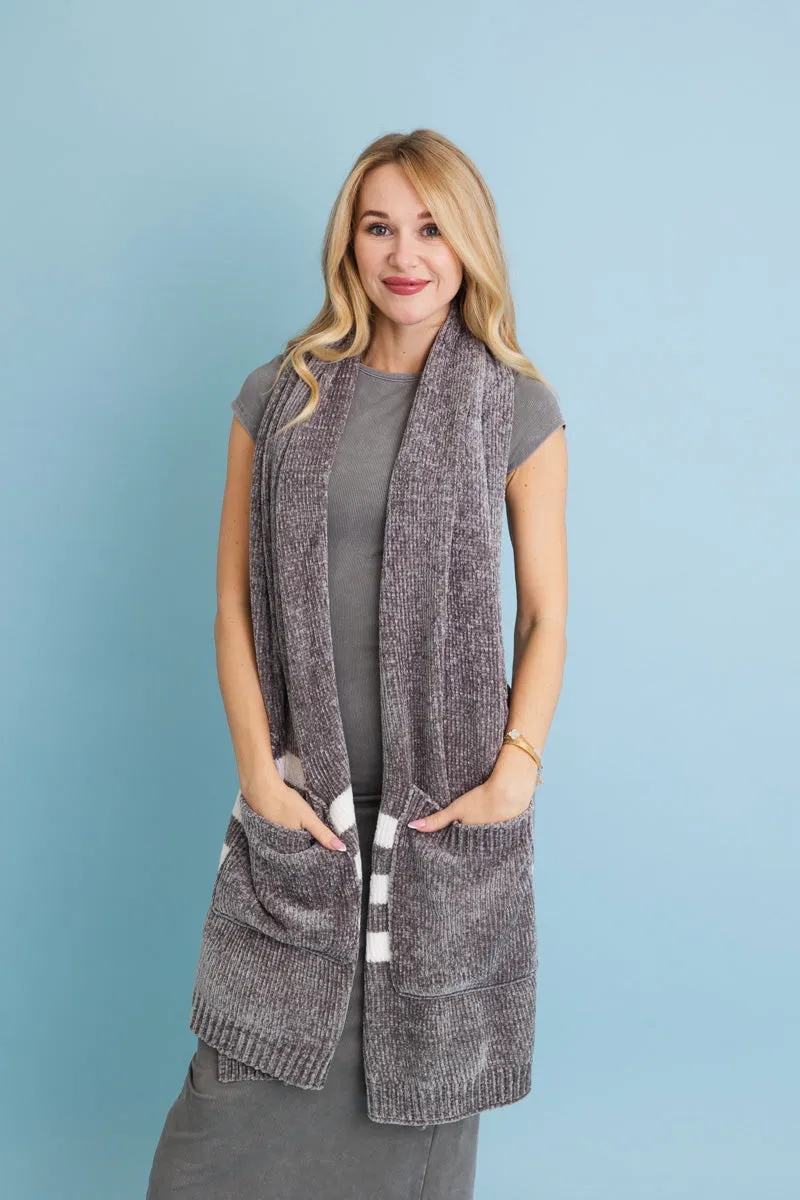 Wrap & Go Chenille Pocket Scarf - Soft Comfort with Handy Pockets 🧣